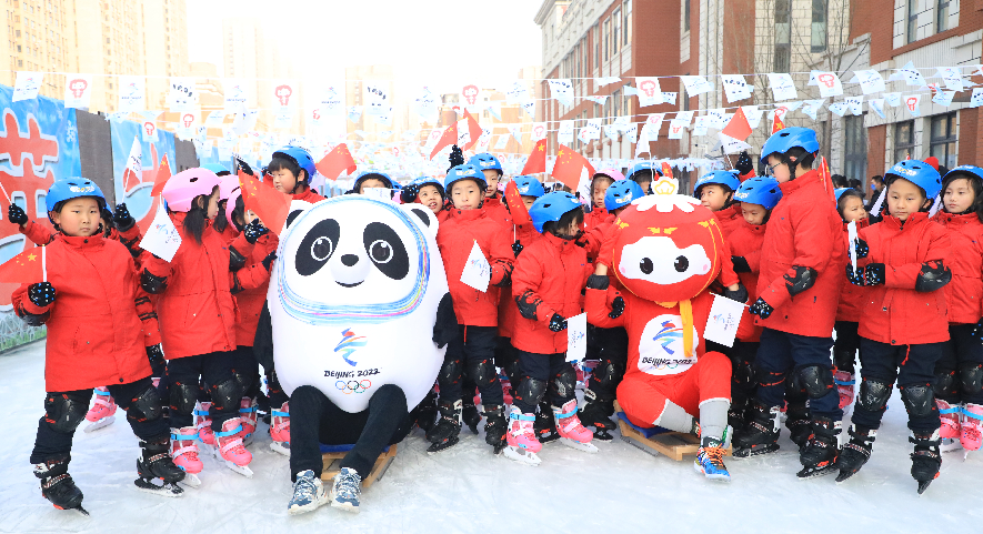冰刀少年馳騁冰場喜迎冬奧
