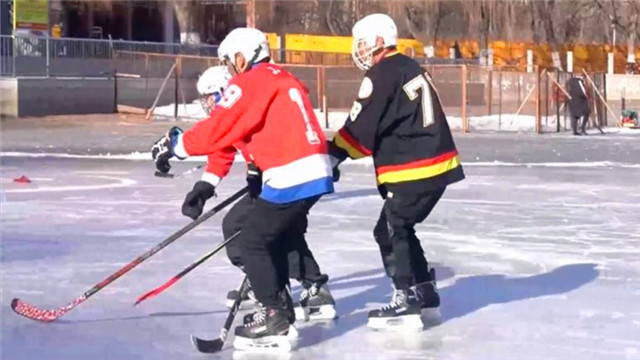 東北“老男孩”的冰之戀