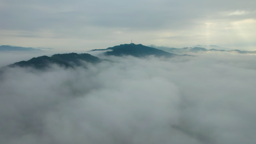 夏日岫巖：云卷云舒 朝霞萬丈