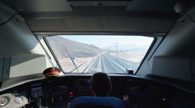 一起來看高寒高鐵如何過冬！